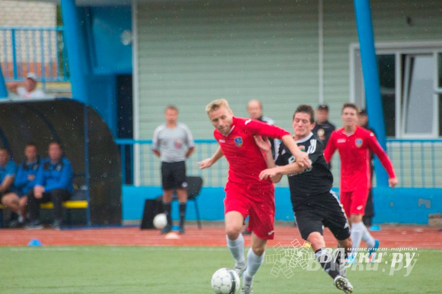 Матчи по футболу в рамках Первенства России проходят в Великих Луках (фото)