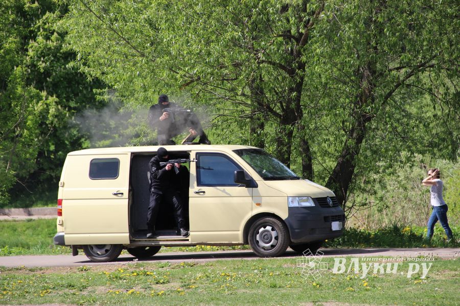 Спецназ «разгромил» на Дятлинке «банду»