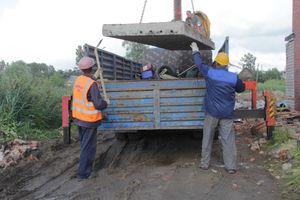 Расчистка местности для строительства путепровода в Великих Луках продолжается (ФОТО)