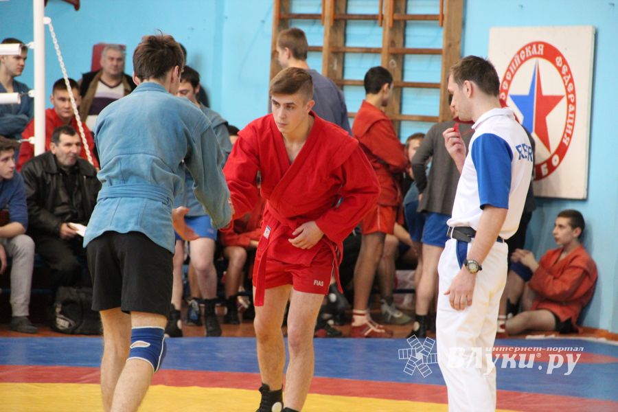 В Великих Луках прошел Чемпионат и Первенство области по самбо (фоторепортаж)