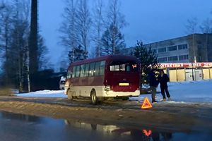В Великих Луках столкнулись автобус и грузовик (ФОТО)
