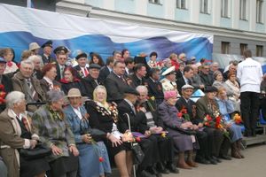 В Великих Луках прошел Военный парад