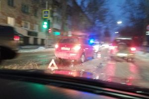 На ул. Зверева из-за ДТП затруднено движение (ФОТО)