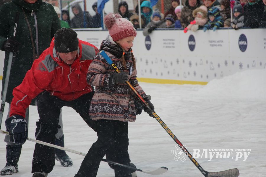 В Великих Луках появился новый каток (ФОТО)