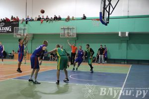 Команда «Экспресс» стала обладательницей Кубка г. Великие Луки по баскетболу