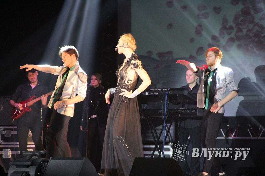 В Великих Луках состоялся концерт Кристины Орбакайте (фото)