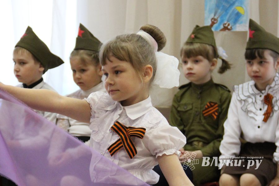 Юные великолучане отметили День победы (ФОТО)