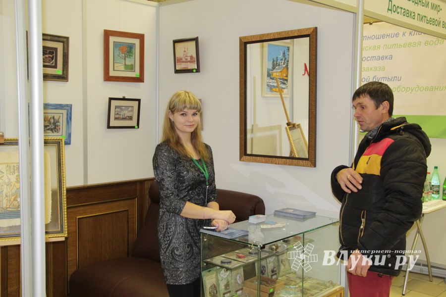 Шестая великолукская универсальная выставка открылась в Великих Луках (фото + видео)