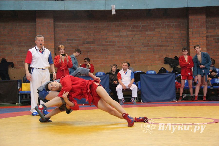 В Великих Луках прошли соревнования по самбо (ФОТО)
