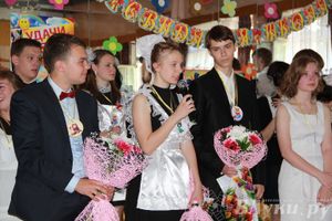 В Великих Луках прозвенели «Последние звонки»