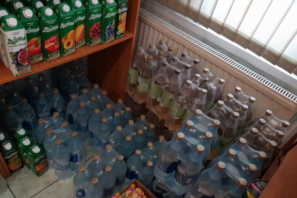 Псковские полицейские изъяли из незаконного оборота около 300 литров винных напитков (ФОТО)