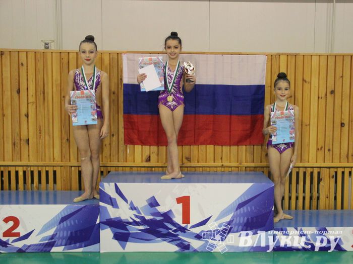 В Великих Луках прошли соревнования по художественной гимнастике (ФОТО)