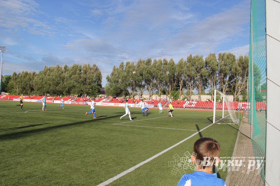 В Великих Луках состоялся матч Первенства СЗФО по футболу между командами «Луки-Энергия» и «Химик»