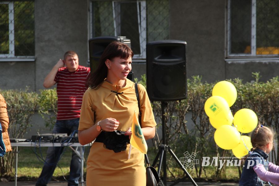 В Великих Луких благоустроили сквер на ул. Жукова (фото)