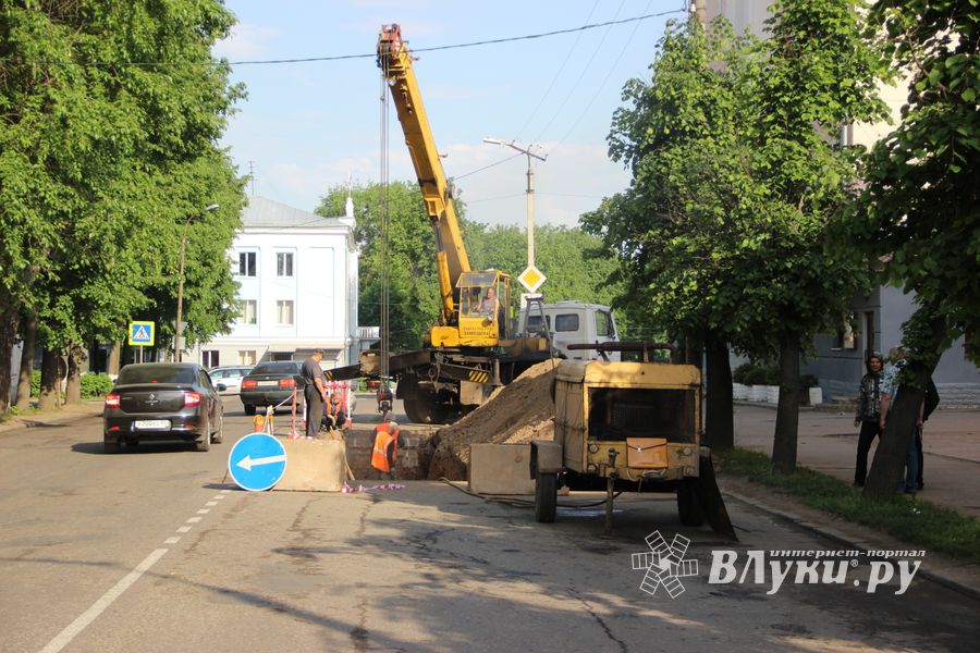На ул. К. Либкнехта замена труб тепловых сетей (ФОТО)