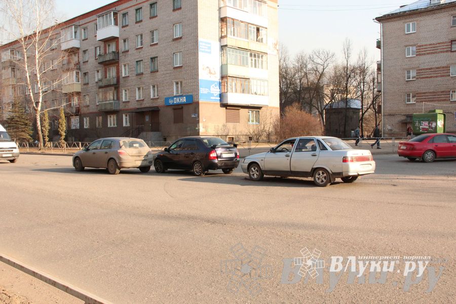 ДТП на пр. Гагарина: столкнулись три автомобиля (фото) 