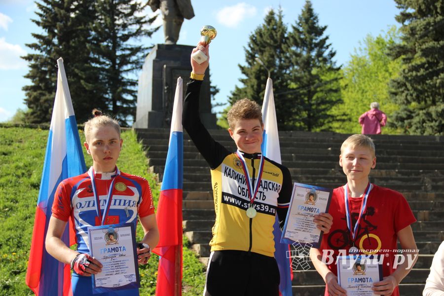 В Великих Луках чествовали лучших велосипедистов (ФОТО)