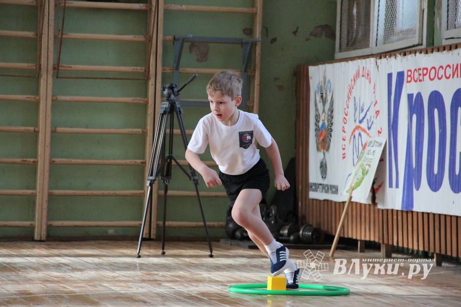 В Великих Луках стартовали спортивные соревнования среди дошколят «Юные олимпионики»