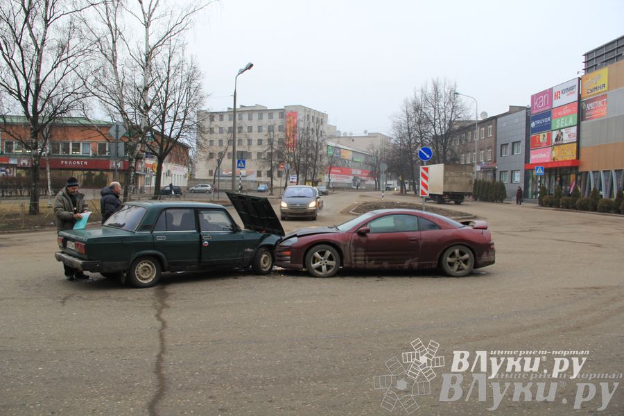 ДТП на проспекте Октябрьский (ФОТО)