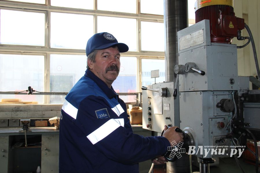 И.П. Никифоров, слесарь-инструментальщик ремонтно-инструментального цеха