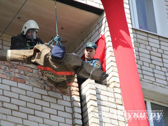 В Великих Луках прошли соревнования пожарных расчетов