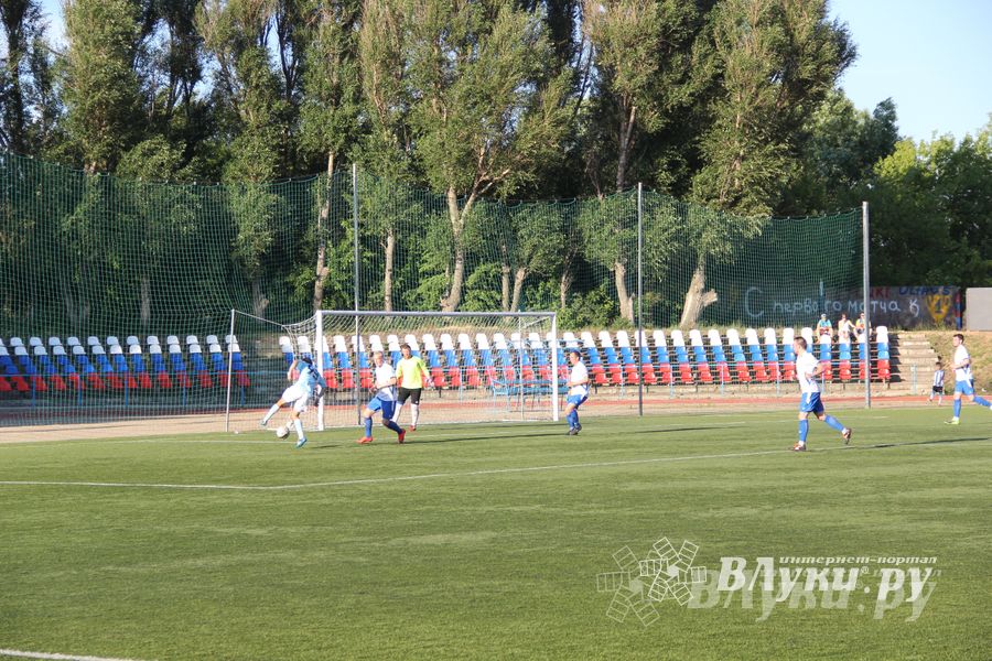 В Великих Луках состоялся матч Первенства СЗФО по футболу между командами «Луки-Энергия» и «Химик»