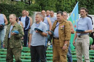 В Великих Луках отмечают День ВДВ (ФОТО)