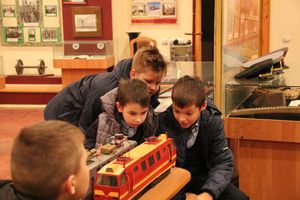 Великолукские школьники почувствовали себя машинистами (ФОТО)