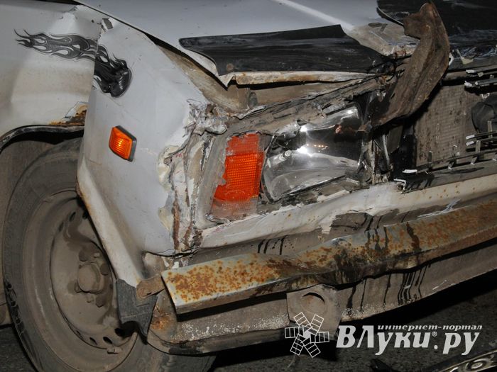 Два ВАЗа столкнулись в Великих Луках (ФОТО)