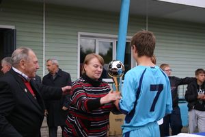 Награждение победителуй турнира по футболу памяти М.Ф. Хренова 