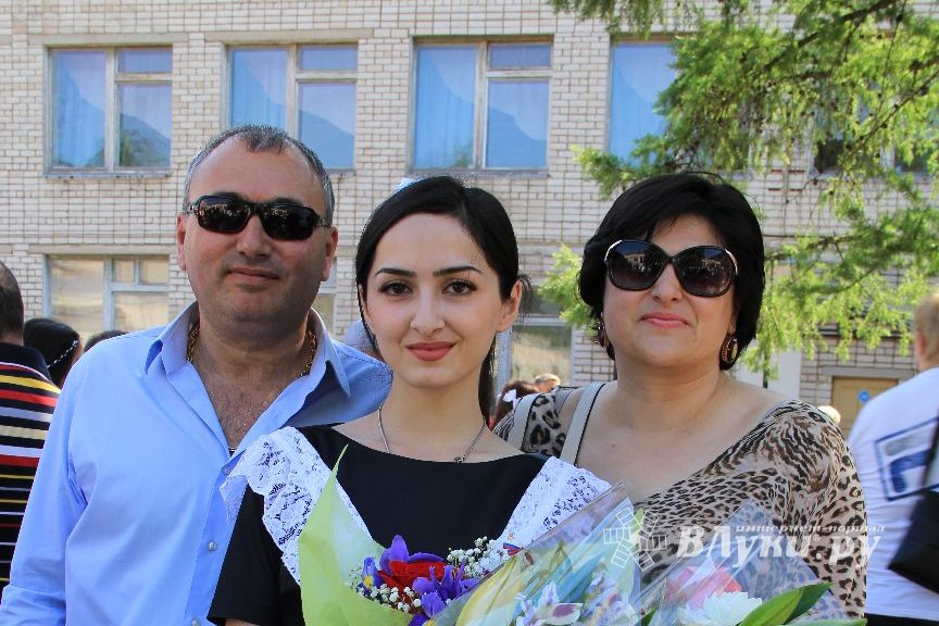 В Великих Луках прозвенели «Последние звонки»