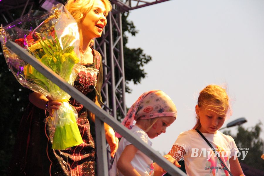 Людмила Чурсина и Пелагея поздравили Великие Луки с 850-летием (ФОТО)