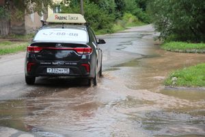 Серьёзная авария на водопроводе в Великих Луках (ФОТО; ВИДЕО)