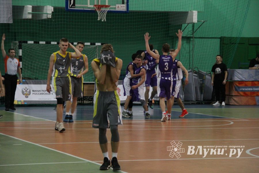 Великолучане стали вторыми в региональном финале Чемпионата ШБЛ «КЭС-БАСКЕТ» (ФОТО)