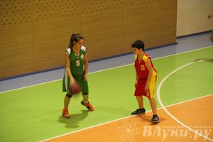 Интересный баскетбольный матч прошел в Великих Луках (фото)