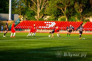 Матчи по футболу в рамках Первенства России проходят в Великих Луках (фото)