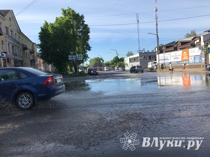 Проспект Гагарина «поплыл» (ФОТО)