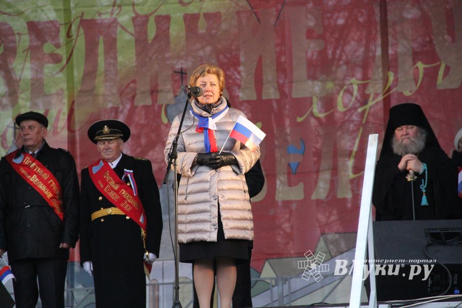 Великие Луки отметили День народного единства (фоторепортаж)