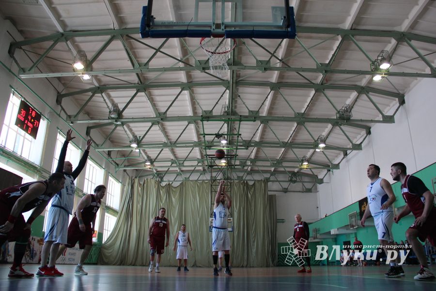 Великолучане одержали победу на межрегиональном турнире ветеранов баскетбола (ФОТО)