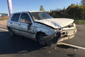 В Великих Луках столкнулись ВАЗ и Фольксваген (фото)