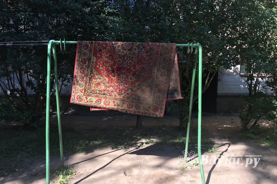 От качелей к горкам — игровые площадки Великих Лук терпят новые потери (ФОТО)