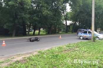 В Великих Луках произошло ДТП с участием мотоциклиста (фото)