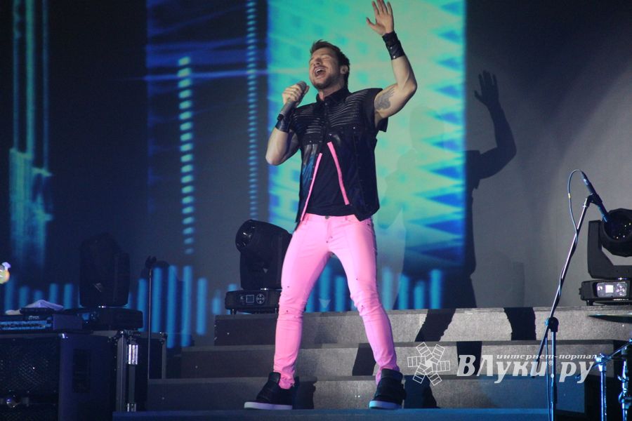 В Великих Луках состоялся концерт Сергея Лазарева