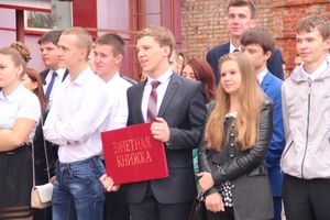  ВГСХА встретила первокурсников пирогами (ФОТО)