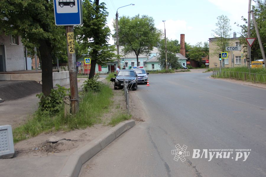 ДТП возле бани «Каменка» в Великих Луках (ФОТО)