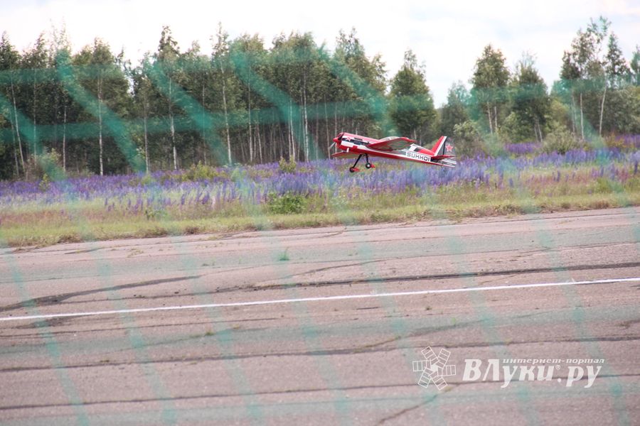 В Великих Луках проходит 7-й Фестиваль авиамодельного спорта (ФОТО)