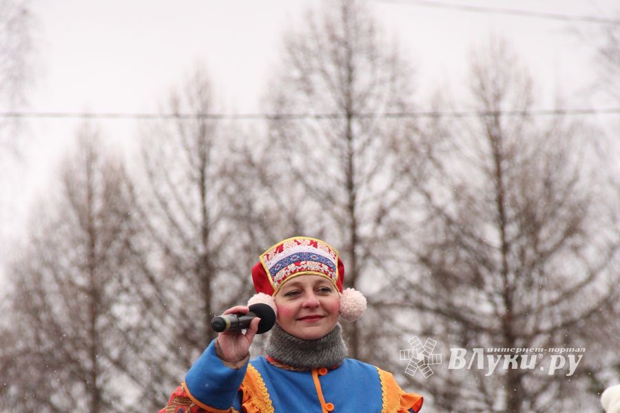 В Великих Луках сожгли Масленицу (фото)