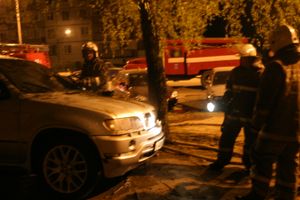 На Дружбе загорелся BMW