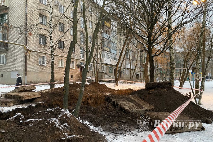 В Великих Луках восстанавливают теплоснабжение на улице Зенцовской (ФОТО)