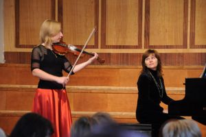 Артисты центра эстетического воспитания праздничным концертом поздравили людей мудрого возраста с праздником (фото)